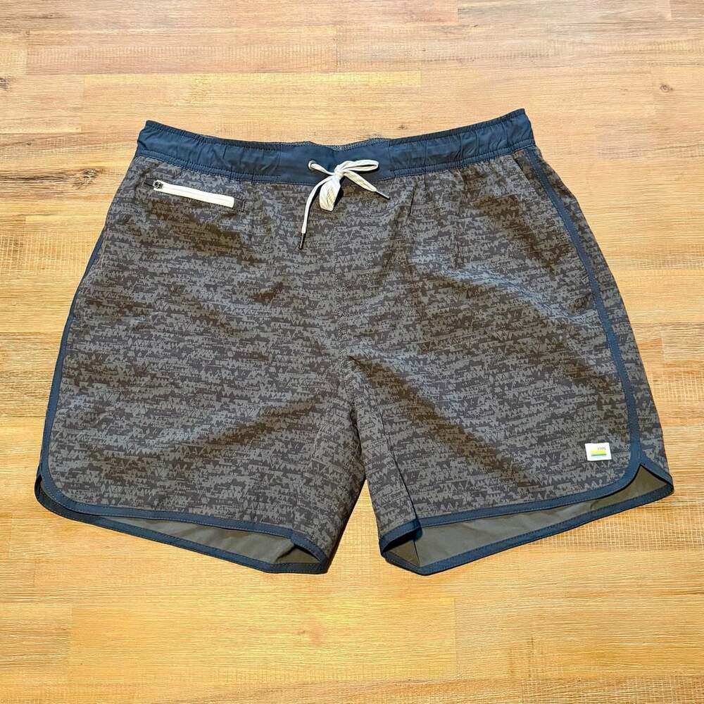 Vuori Banks Short XL Gray Camo Athletic Hybrid Board Shorts